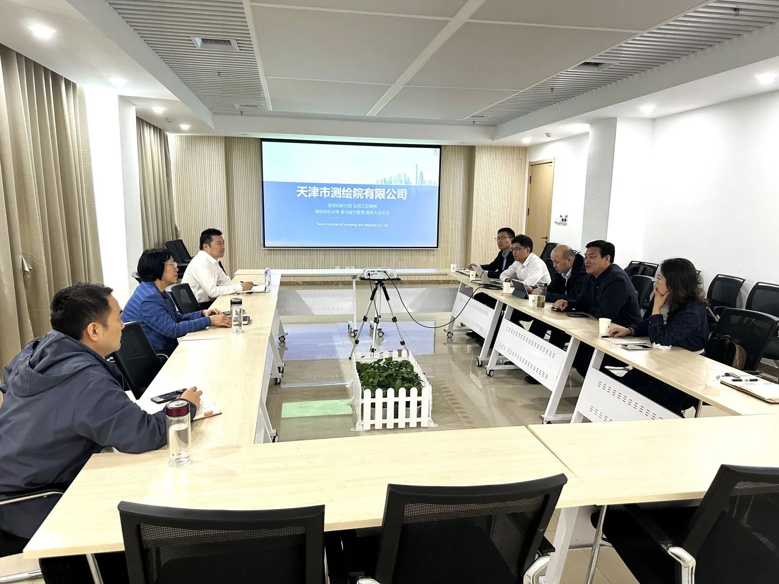 必威BETWAY领导带队赴雄安新区管理委员会自然资源和规划局开展业务调研